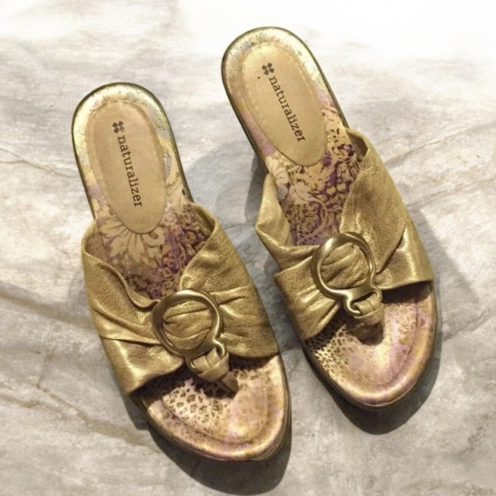 Naturalizer heel flip flops